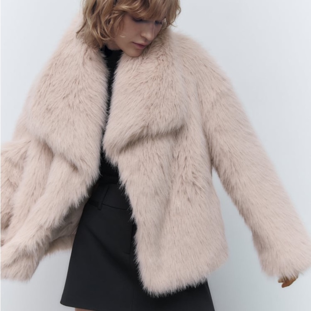 SOLD | NWT Faux Fur ZARA Jacket in Cream / Light Beige Size US Women’s M